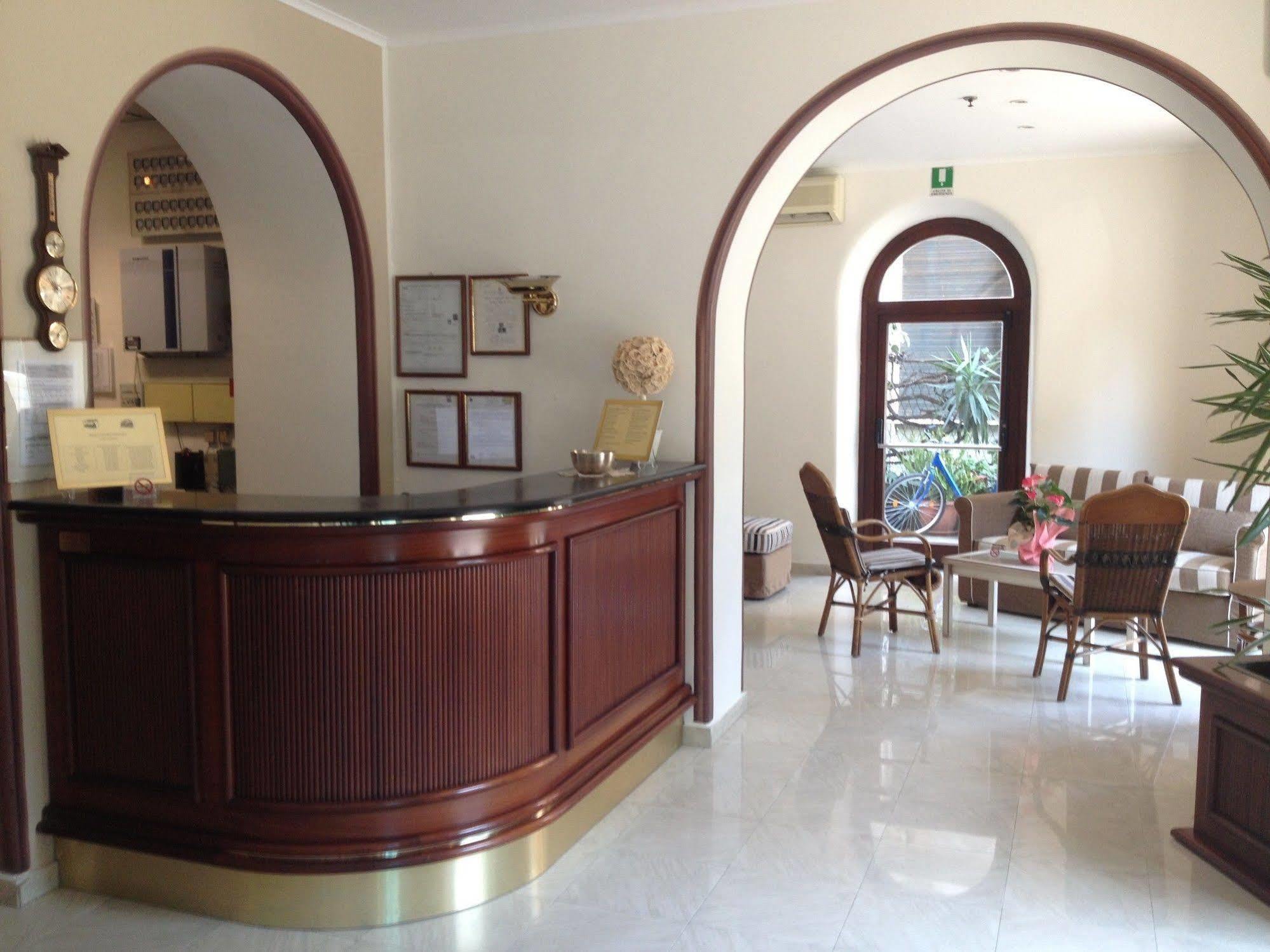 Hotel Giulio Cesare Rapallo Buitenkant foto